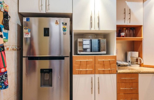 Roma Sur Apartment | Spacious 5BR Home Metro Steps to Cafes | Pet OK!