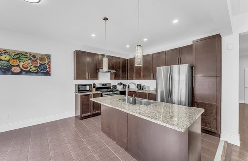 Halton Regional Municipality House | Spacious 5BR Home | Sleeps 14 | Family Gateway