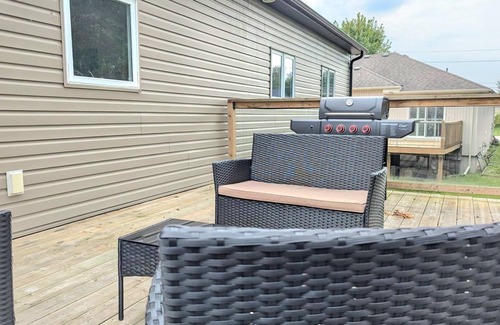 Tay House | Spacious 6-bdrm luxury, modern house with lake view in cottage country, Ontario