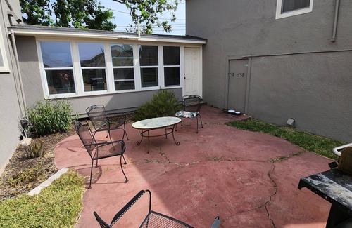 Del Mar House | Spacious 6-bedroom house in lovely Corpus Christi 1 block from Ocean Dr.