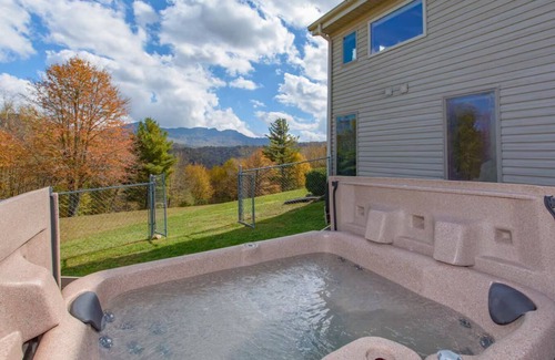 Sugar Mountain House | Spacious 6-bedroom house Sugar MTN Mansion 1mi to slope Hot Tub GrandfatherViews