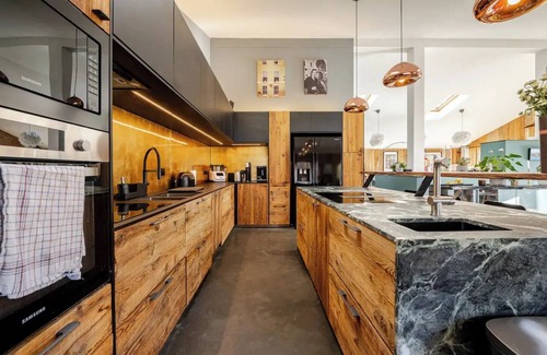 Les Tines Ski Chalet | Spacious 6-bedroom chalet in fabulous Chamonix with fitness room, sauna, hammam,