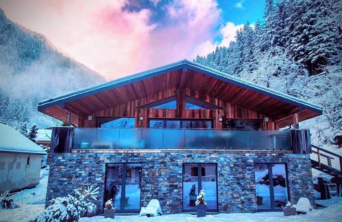 Les Tines Ski Chalet | Spacious 6-bedroom chalet in fabulous Chamonix with fitness room, sauna, hammam,