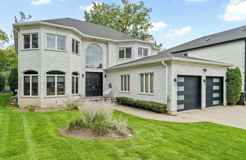Skokie House | Spacious 6-Bedroom Home, 12 beds with 2 Kitchens, Full Workout Gym, Ninja Gym & 6 Bathrooms – Perfect for Groups & Families!