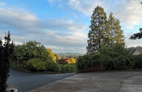 Sunnyside House | Spacious 6-bedroom house with AC, fitness room in gated delightful Happy Valley