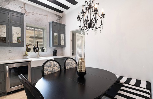 Beverlywood Villa | Spacious 6-Bedroom LA Villa with Backyard, Fire Pit, and Kids' Playground