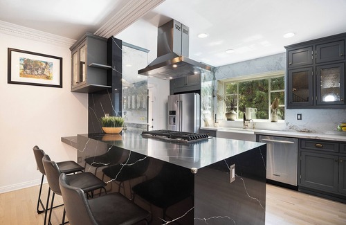 Beverlywood Villa | Spacious 6-Bedroom LA Villa with Backyard, Fire Pit, and Kids' Playground