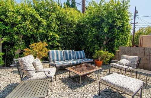 Beverlywood Villa | Spacious 6-Bedroom LA Villa with Backyard, Fire Pit, and Kids' Playground