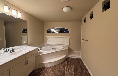 Enterprise Villa | Spacious 6-bedroom villa in fantastic Las Vegas with all memory mattresses.
