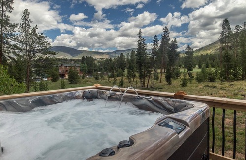 Keystone House | Spacious 6 Bedroom with hot tub on Keystone Ranch Golf Course