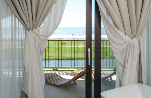 Workum Apartment | Spacious 6-person apartment with sauna, bathtub, and IJsselmeer view. Perfect for families or friends by the water.