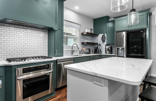 Southmoreland House | Spacious 6BR KC Home w/Hot Tub, Gym, Games &Cinema