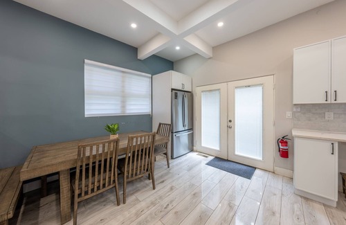 Roselle House | Spacious 6BR Retreat - Pool - Fire Pit - BBQ - 30 Min to NYC!