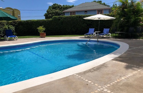 Saint Andrew House | Spacious 7-bedroom house with WiFi, AC in wonderful Kingston