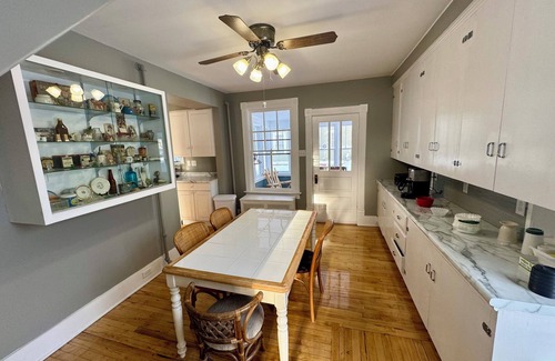 Laurium House | Spacious 7-bedroom house with WiFi, Garage, Sauna, and AC in amazing Calumet