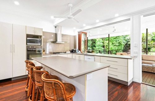 Whitfield House | Spacious 7-Bedroom Queenslander Retreat | Privacy, Comfort & Bushland Serenity