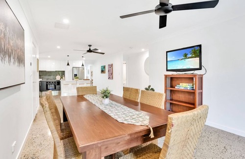 Whitfield House | Spacious 7-Bedroom Queenslander Retreat | Privacy, Comfort & Bushland Serenity