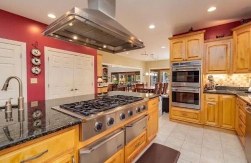 Littleton House | Spacious 7BR house, Lakeview, Dock, Decks, Kayaks, Patio