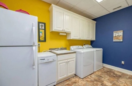 Littleton House | Spacious 7BR house, Lakeview, Dock, Decks, Kayaks, Patio