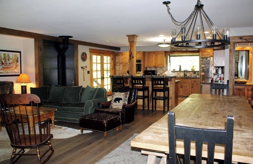 Tahoe Pines House | Spacious 8-bedroom, 6.5 bath mountain home in beautiful Tahoe Pines.