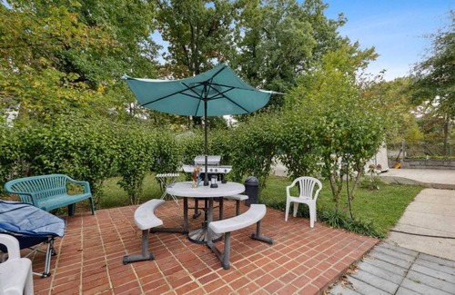 Hyattsville House | Spacious 8-bedroom house with AC and WiFi in charming Hyattsville