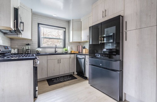 West Woodland House | Spacious 9BR Ballard Craftsman perfect for groups