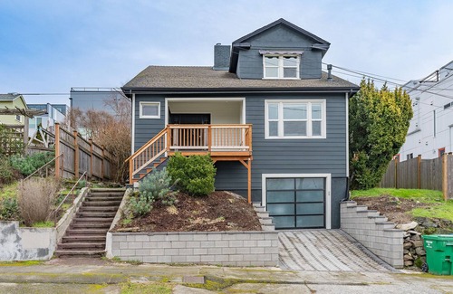 West Woodland House | Spacious 9BR Ballard Craftsman perfect for groups