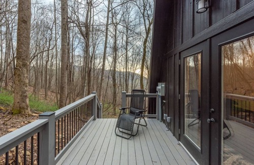 Swannanoa Villa | Spacious A-Frame! 15 min. From Downtown Asheville!