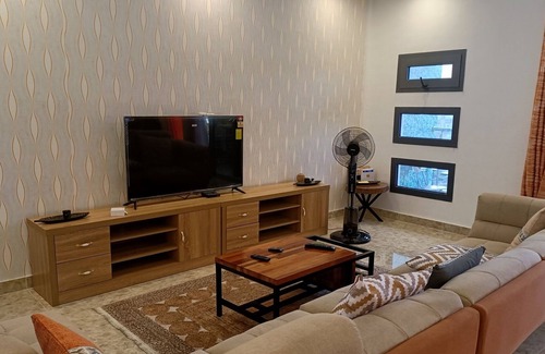 Cocody Apartment | Spacious airy and comfortable one bedroom apartment