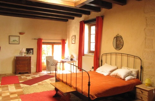 Saint-Paul-de-Serre Other | Spacious and tranquil Farmhouse, Private Pool and Beautiful Walled Courtyard.