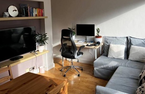 St Luke's Apartment | Spacious and bright 2BR Flat in central London