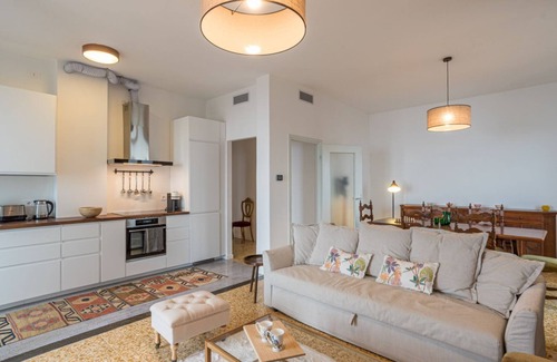 Civenna Apartment | Spacious and bright one-bedroom 90smq apartment on the fourth floor of a 70s building, with elevator, that can accommodate up to 4 paxThe apartment is located in the municipality of Civenna, just 7km from the center of Bellagio. Quiet location but well s