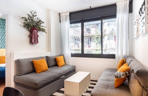 Sant Antoni Apartment | Spacious and comfortable Apt. in the city center