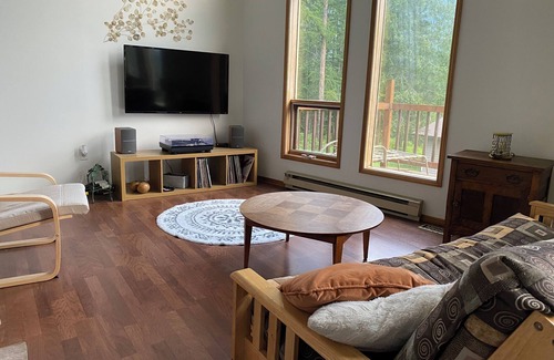 Proctor House | Spacious and comfortable home nestled in the mountains by Kootenay Lake