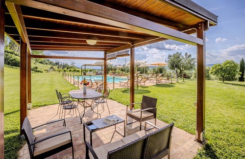 Corinaldo Villa | Spacious and cosy villa with pool in the countryside, just 15 minutes from the beaches of Senigallia