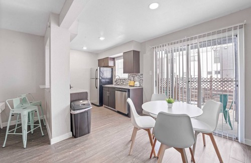 Pleasant Valley Apartment | Spacious and Cozy King Bed 2BR Suite, 5 Min to DT