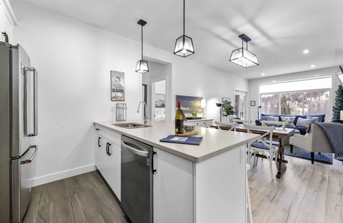 Sun Peaks Condo | Spacious and gracious mountain "home away from home"