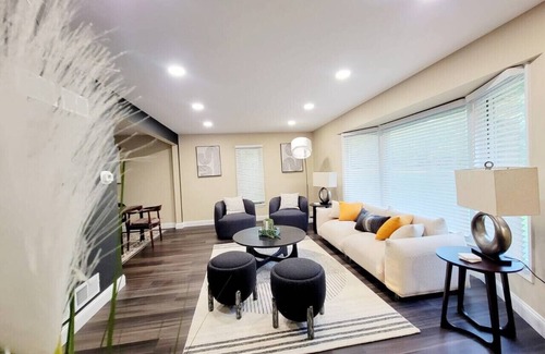 Willowbrook House | Spacious and Inviting