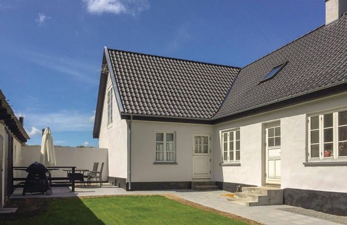 Listed House | Spacious and modernized vacation home with two floors and sea view.
