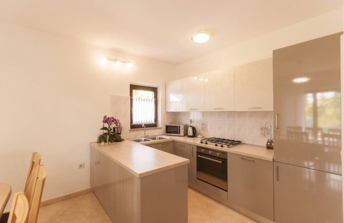 Zabrezani Villa | Spacious and private pool Villa, parking, wifi, fenced