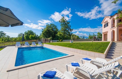 Zabrezani Villa | Spacious and private pool Villa, parking, wifi, fenced