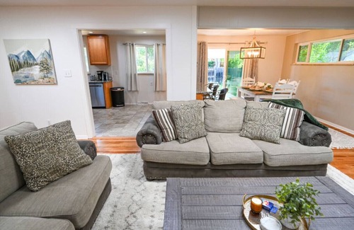 Littleton House | Spacious and Quiet Home in Centennial