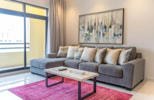 The Greens Apartment | Spacious and Stylish 3-Bedroom in Al Sidir, Greens