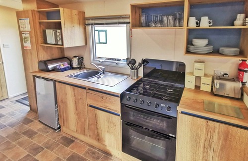 Ludchurch House | Spacious and well-presented 12ft-wide caravan with one double and one twin.