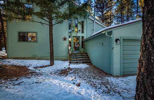 Angel Fire Cabin | Spacious Angel Fire Cabin Near Skiing, Hiking, and Fishing