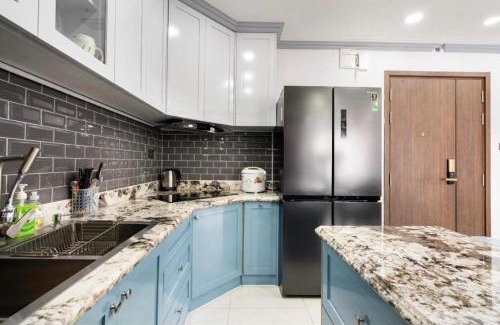 District 7 Apartment | Spacious Apartment with City View in District 7