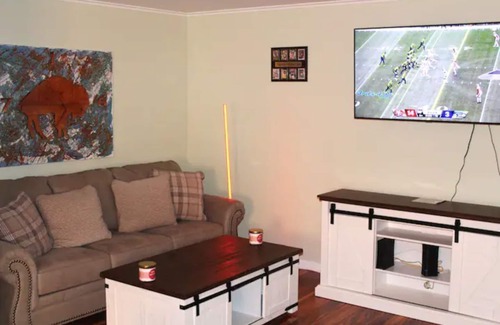 North Buffalo Apartment | Spacious apartment in Buffalo