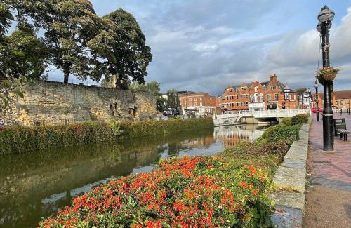 Five Oak Green Apartment | Spacious apartment in heart of Tonbridge