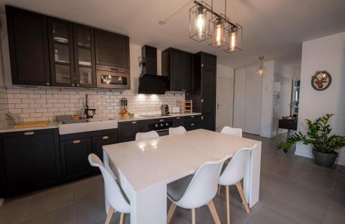 Ginko Apartment | Spacious apartment near the beach
