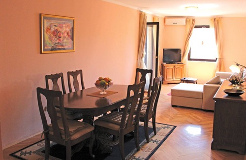 Velji Vinogradi Apartment | Spacious apartment near the beach